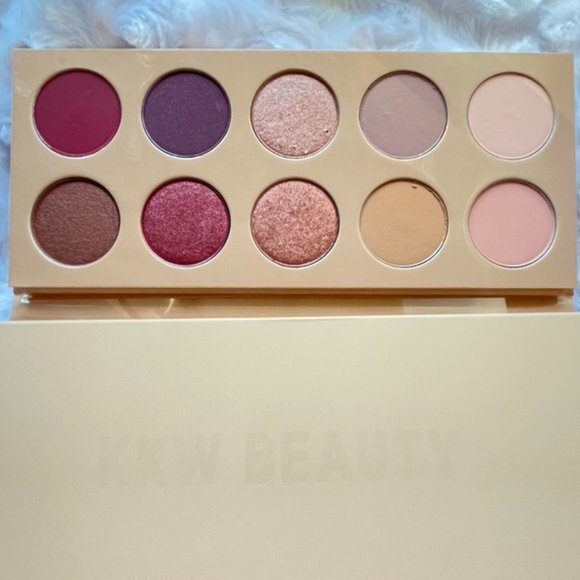 KKW Beauty Classic Blossom Palette - Picture 4 of 5